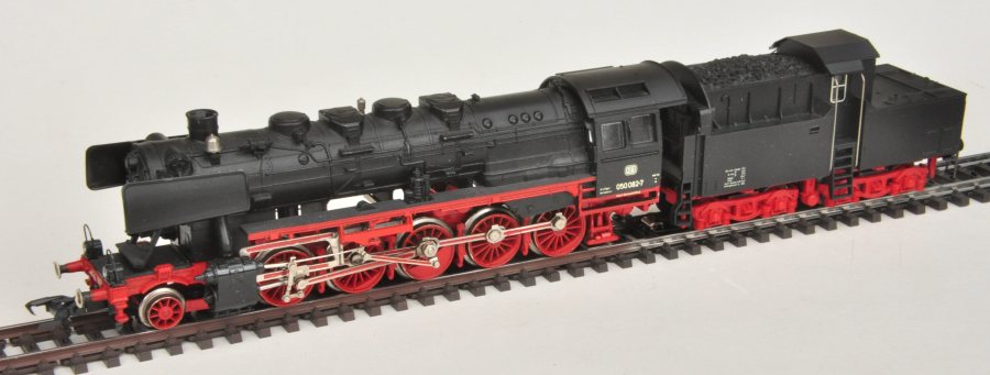 Märklin Baureihe 141 mit zugerüsteter Pufferbohle