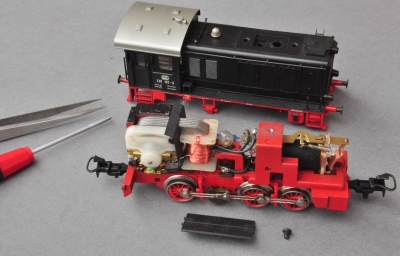 Gehäuse abnehmen bei der BR236