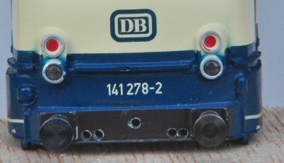 gebohrte Löcher in der Pufferbohle