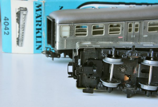 Bohrlöcher mit dem Stichel anzeichnen