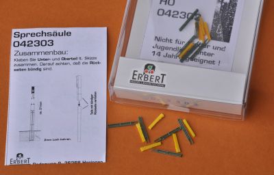 Sprechsäule im Ausfahrbereich eines Bahnhofs
