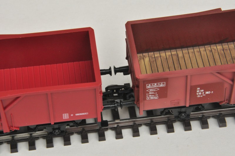 2 Wagen mit Drehpunkt hier auf SYMOBA-Kulissenführung umgebaut